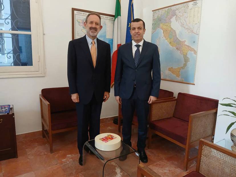 Visite de courtoisie à l'Ambassadeur d'Italie