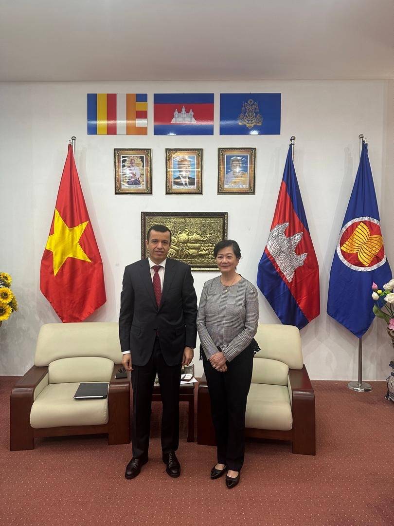 Courtesy visit to the Ambassador of Cambodia to Vietnam